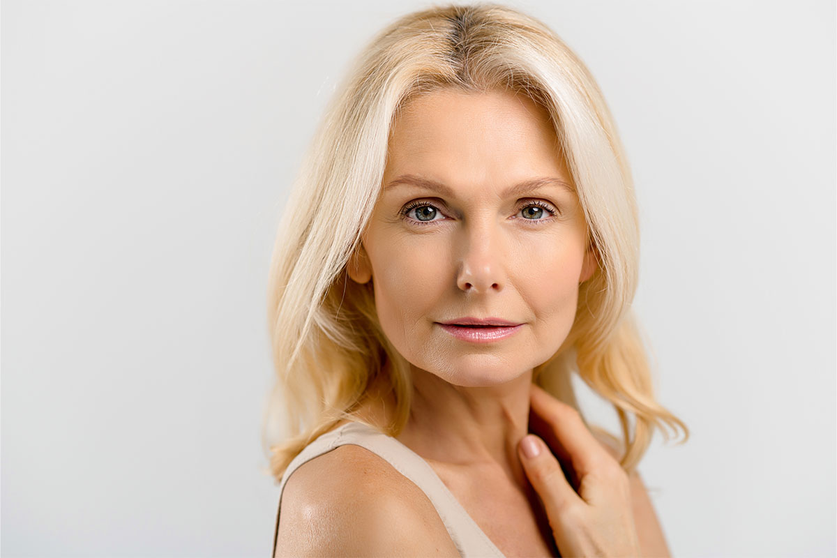 Woman after eyelid surgery in Naples